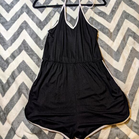 Elle & Kate Soft Black & White Jersey Halter Tie Romper Size Small NWOT Boutique - Picture 1 of 7